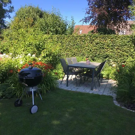 Wohnung-herzmuschel-im-haus-muschelgarten * Alkersum